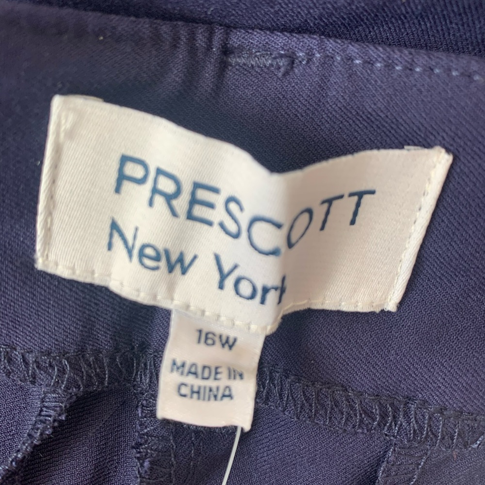 Navy Capris 16W NWT